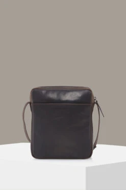 Strellson Kleine Umhängetasche Brick Lane #wearindependent, Dunkelbraun -Strellson 9798080757790